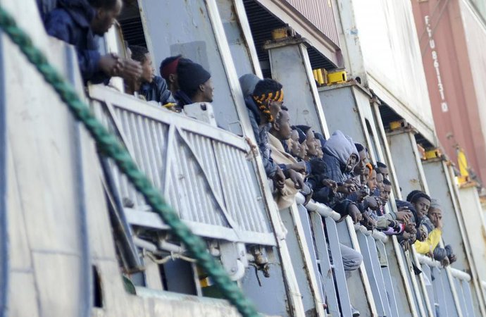 2015-04-15T124713Z_1489828410_GF10000059899_RTRMADP_3_ITALY-MIGRANTS-PALERMO_0_0.jpg