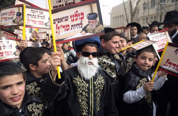 624668-des-juifs-ultra-orthodoxes-manifestent-a-jerusalem-le-2-mars-2014.jpg