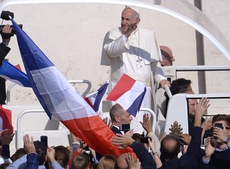 7780152610_vatican-des-centaines-de-francais-reunis-pour-la-canonisation-des-parents-de-therese-de-lisieux.jpg