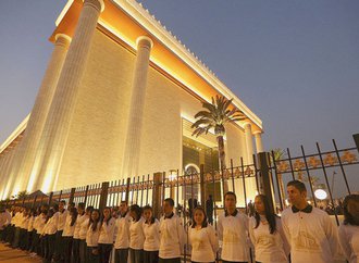 Les-chretiens-evangeliques-de-Sao-Paulo-ont-leur-temple-de-Salomon_article_main.jpg