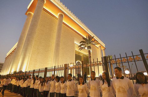 Les-chretiens-evangeliques-de-Sao-Paulo-ont-leur-temple-de-Salomon_article_main.jpg