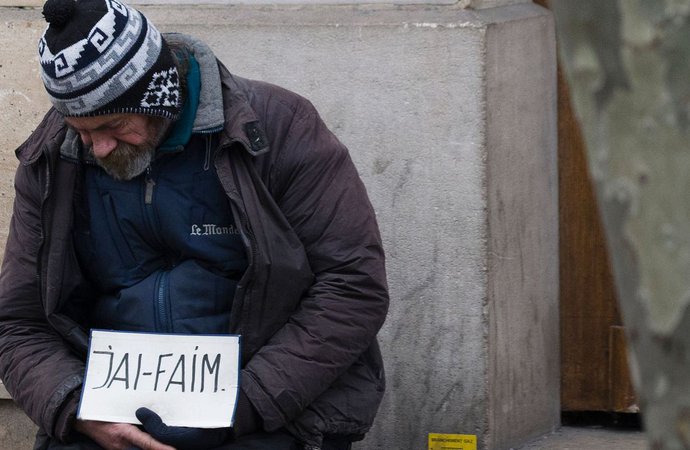 les-sdf-ou-precaires-souffrent-de-la-faim-en-france_4919041.jpg