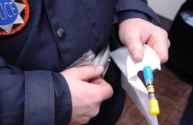 montpellier-ivre-sans-permis-mais-avec-armes-et-drogue_635426_510x255.jpg